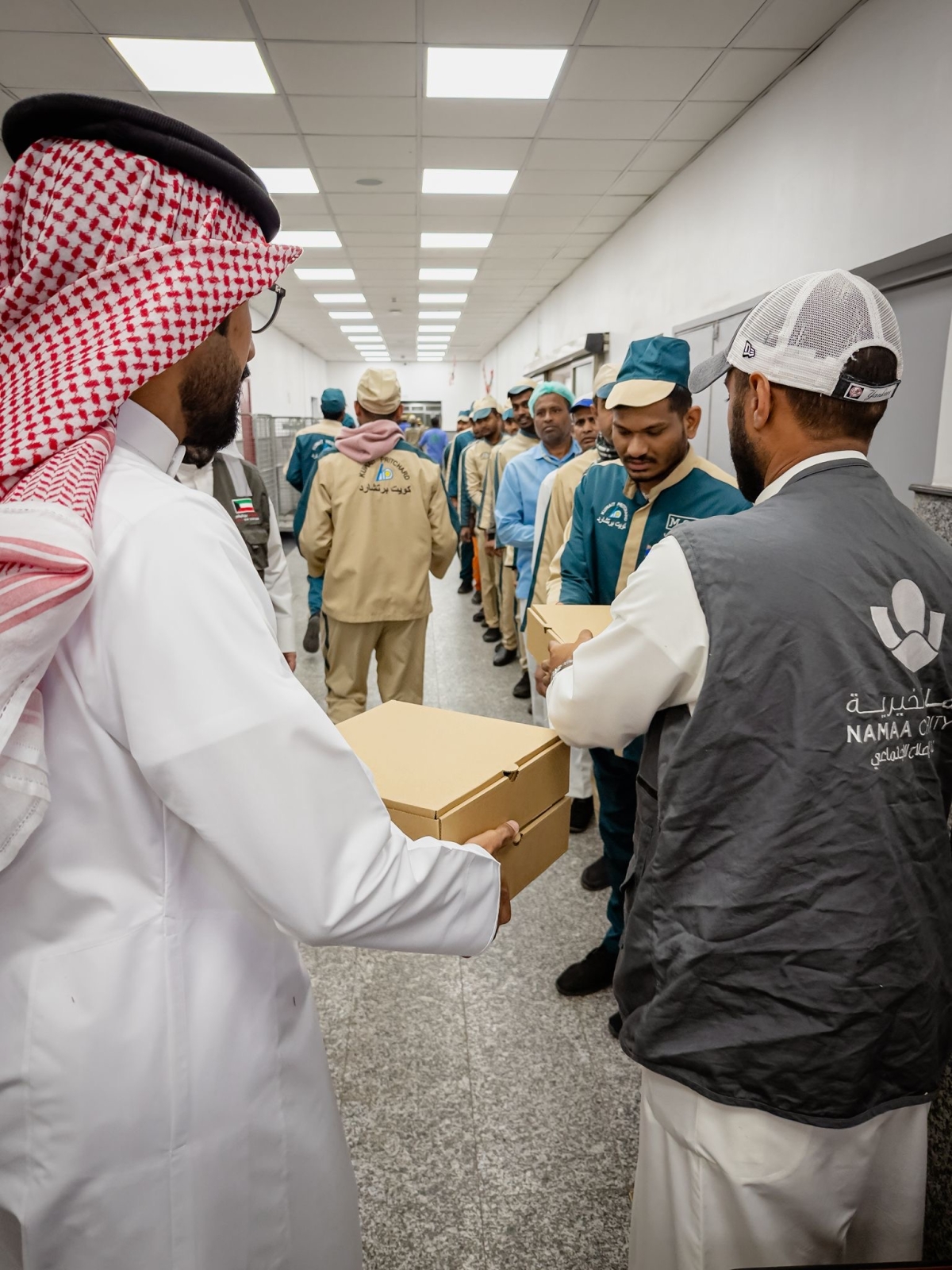 جانب من توزيع وجبات الإفطار بمستشفى مبارك 