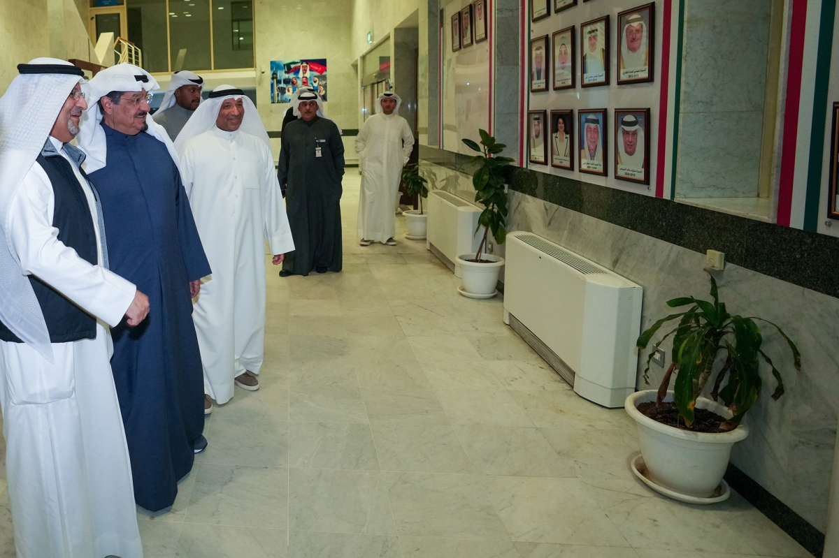 رئيس الوزراء خلال الجولة