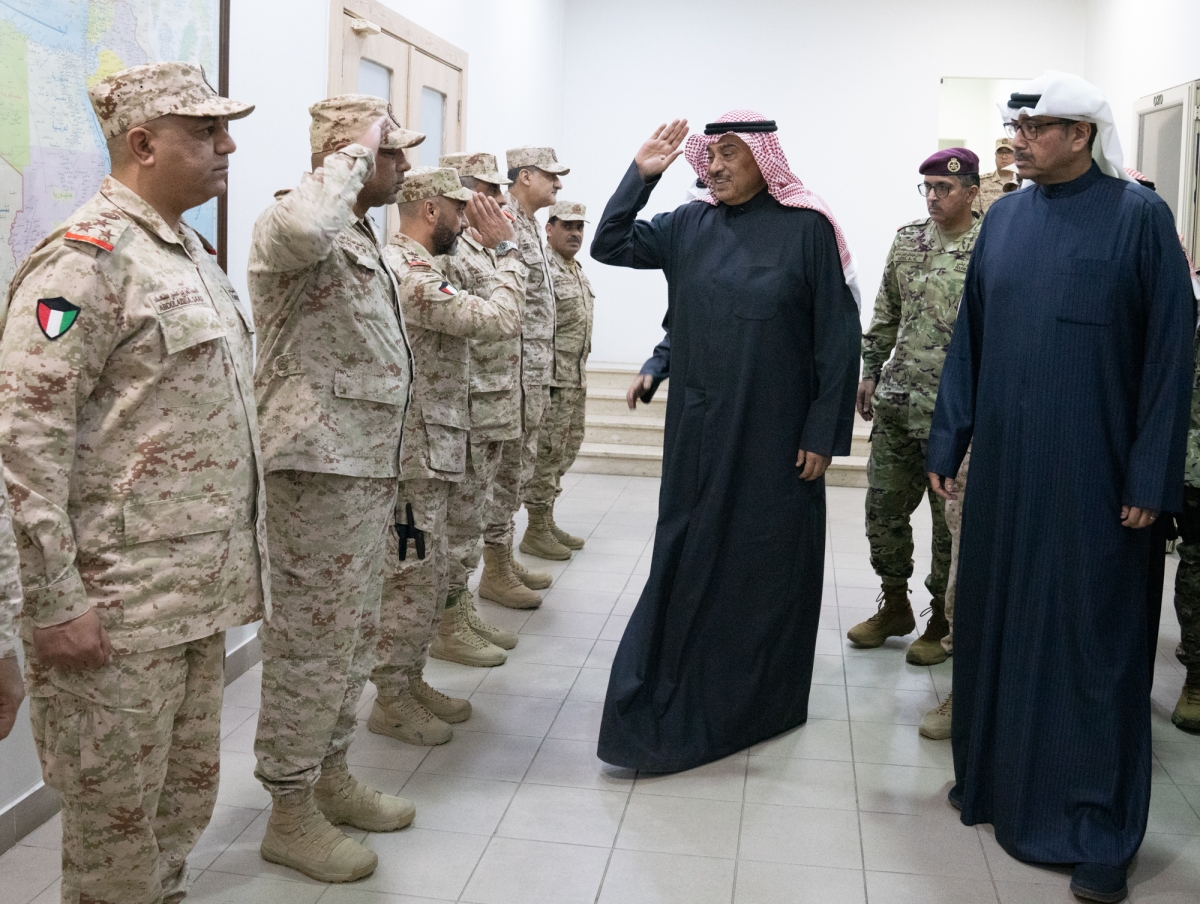 ولي العهد خلال الجولة في وزارة الدفاع