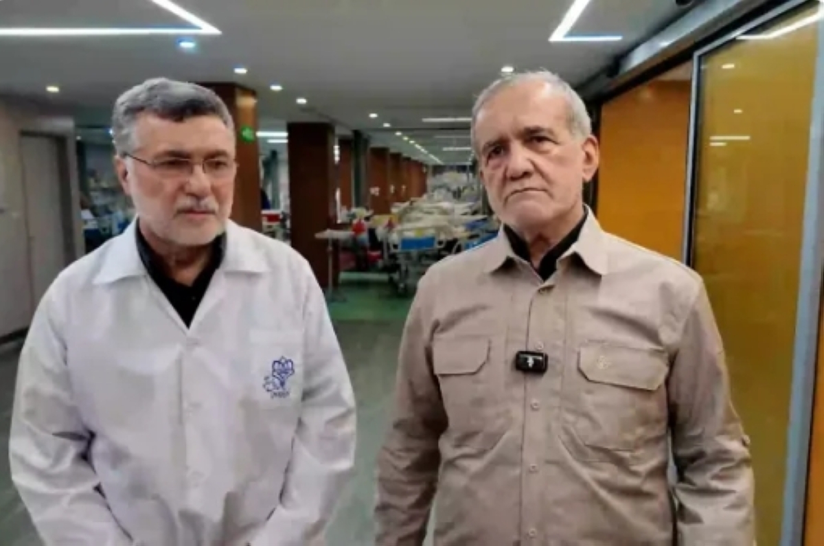 بزشكيان خلال زيارته لمنشأة طبية في طهران