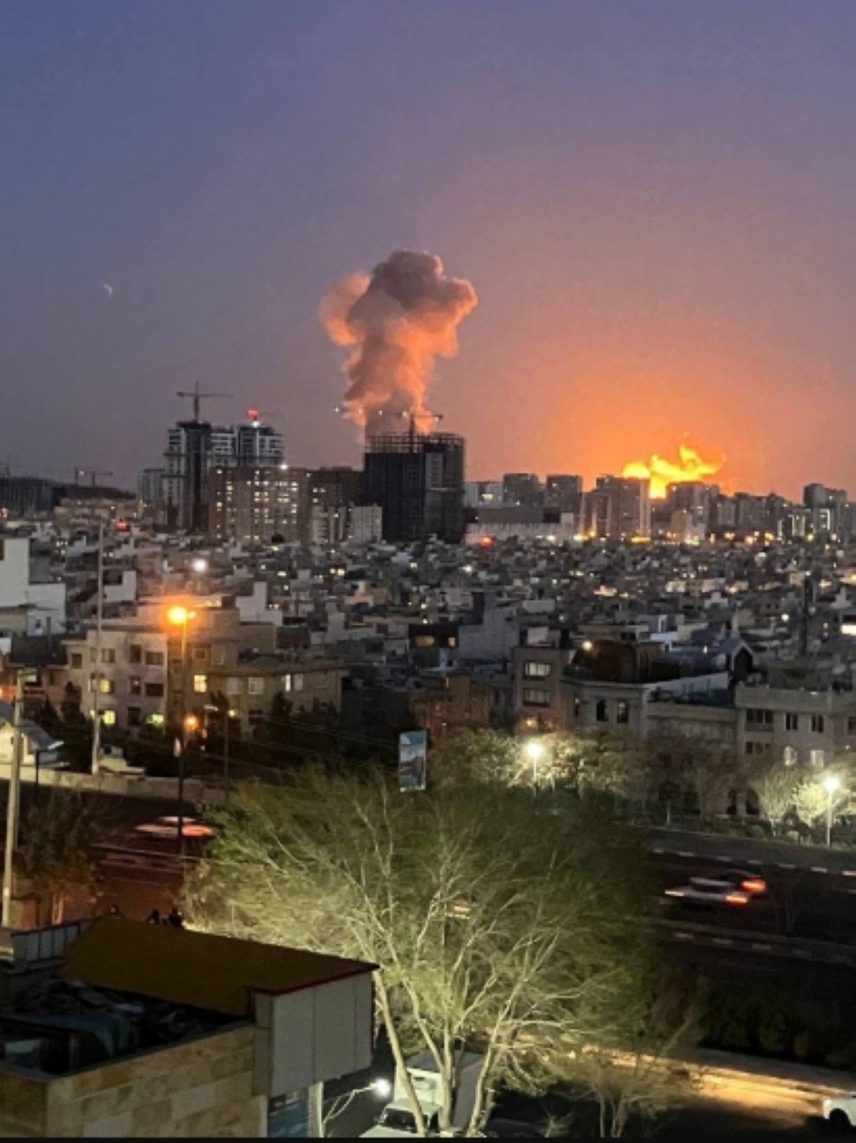 جانب من الغارات الإسرائيلية - الأميركية على طهران