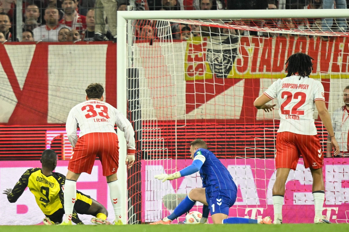 سيرهو غيراسي مسجلاً في مرمى كولن (أ ف ب)