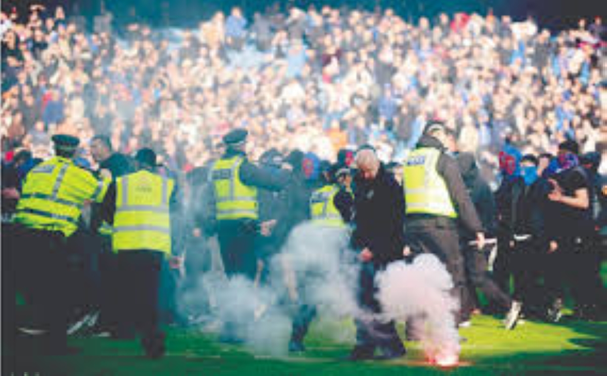 جانب من أحداث الشغب