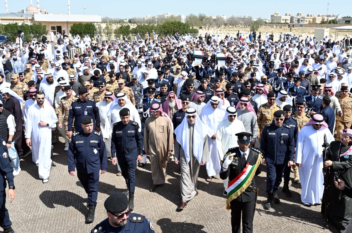 تشييع رسمي وشعبي لشهيدي الواجب يتقدمه النائب الأول      (تصوير أسعد عبدالله)