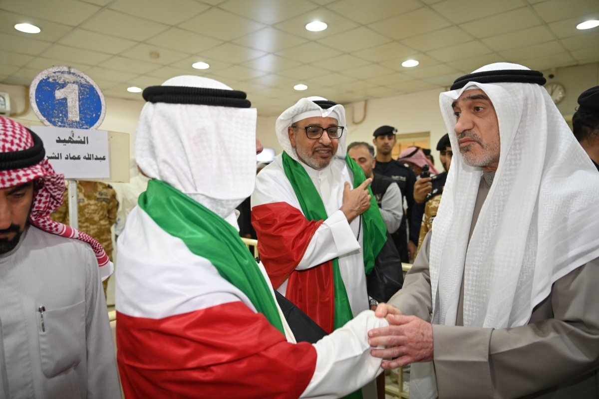 اليوسف يعزي ذوي أحد الشهيدين