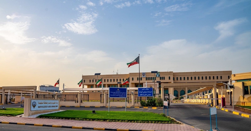 الكويت – «الكهرباء»: السيطرة على حريق محدود في أحد خزانات الوقود بمحطة الصبية