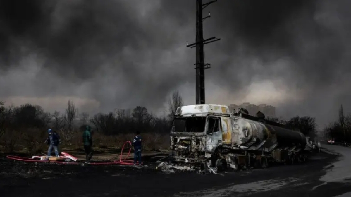 من القصف على إيران (ويترز)