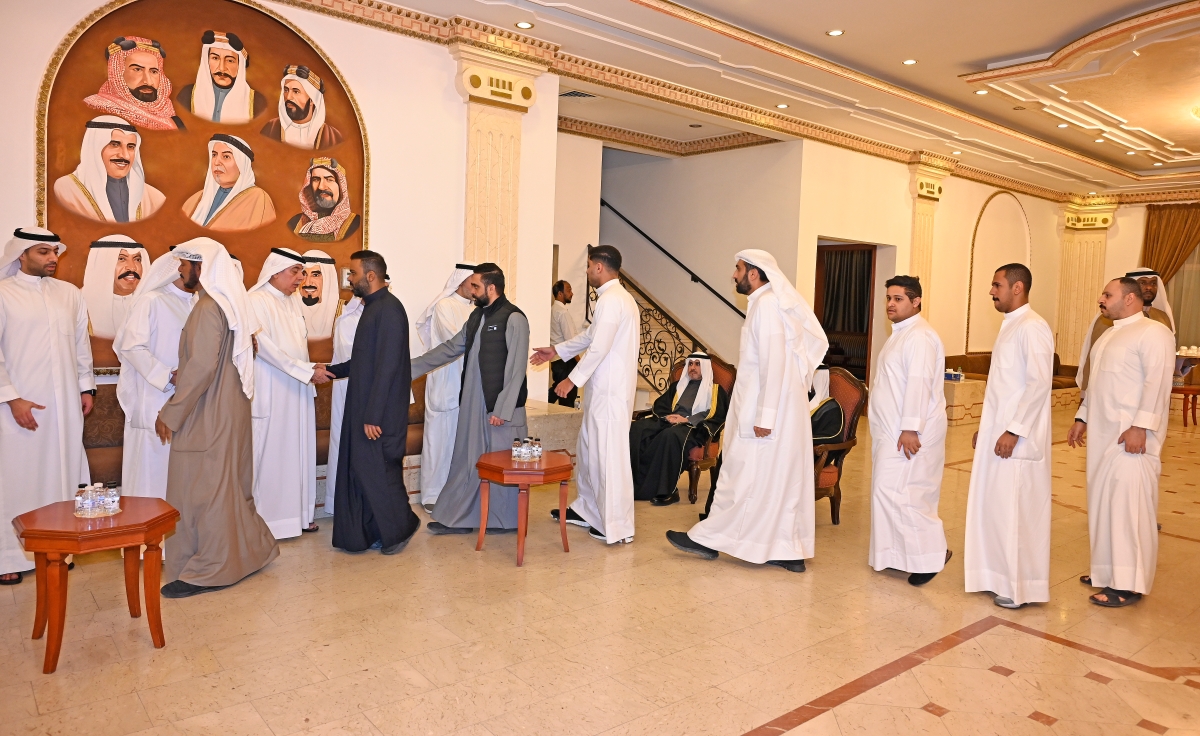 مواطنون يعزون ذوي الشهيد