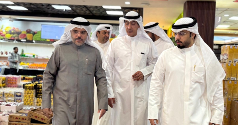 الكويت – العجمي يتفقد عدداً من «التعاونيات»: السلع متوفرة.. والنظام الغذائي يواكب احتياجات المستهلكين على مدار الساعة