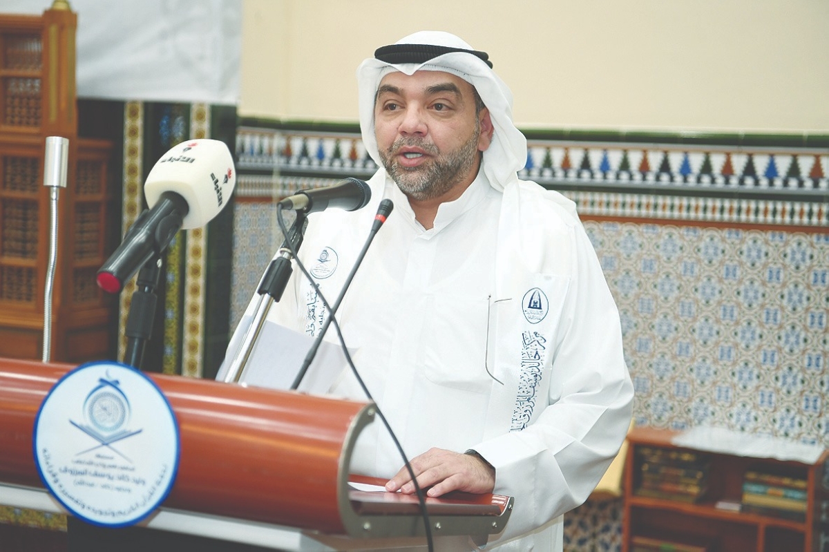 يوسف خالد المرزوق ملقياً كلمته