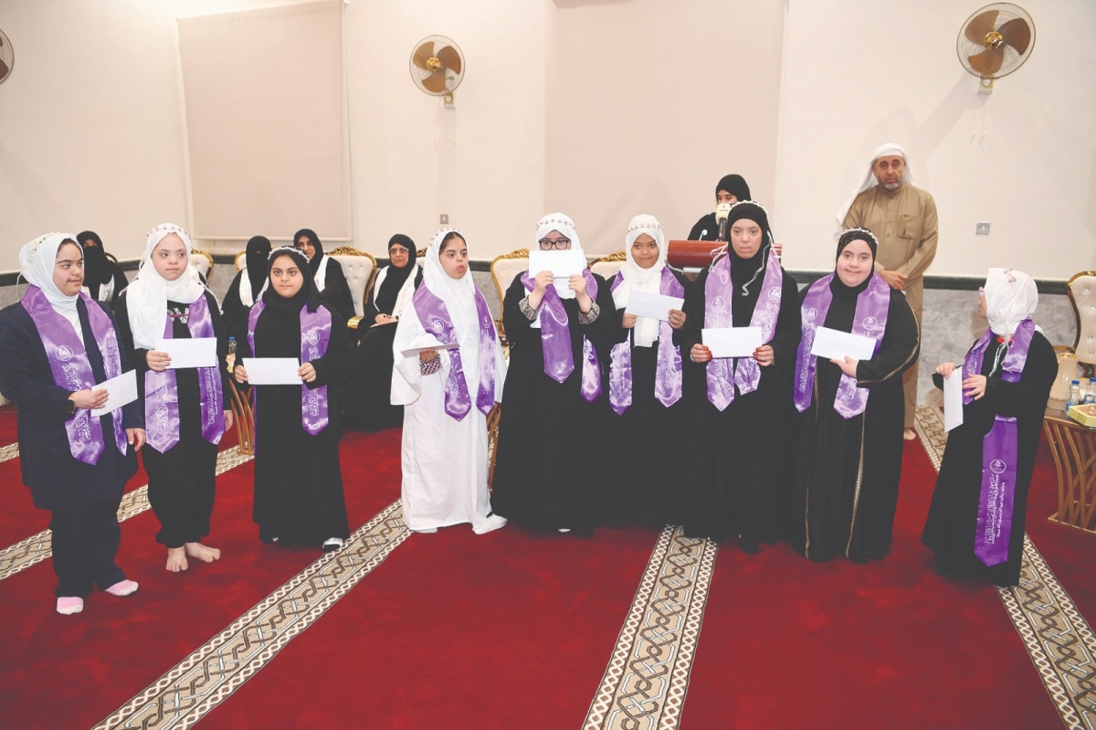 عدد من الحافظات المكرمات