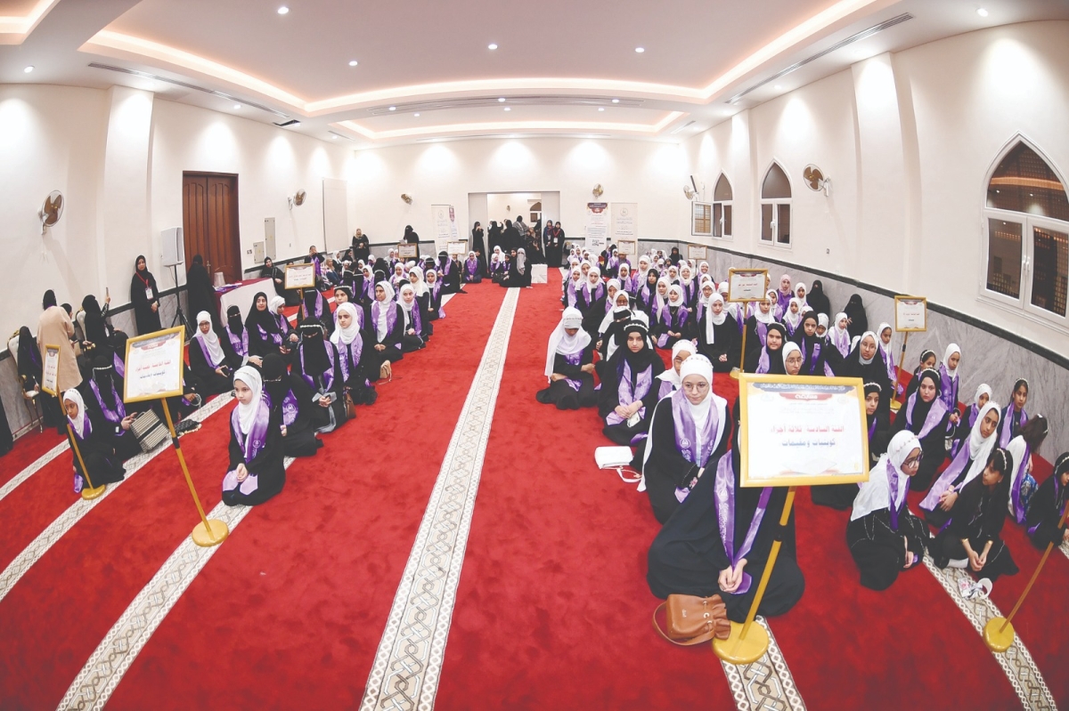 عدد من الحافظات المشاركات في المسابقة