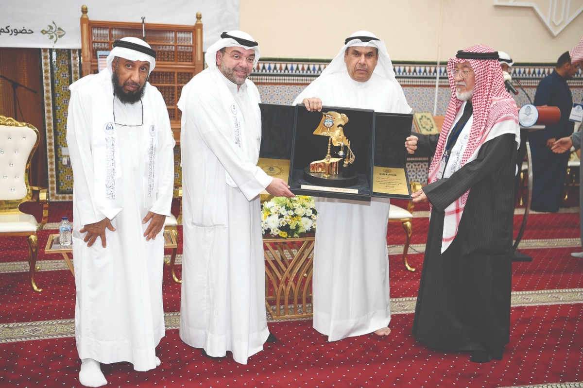 تكريم راعي الحفل