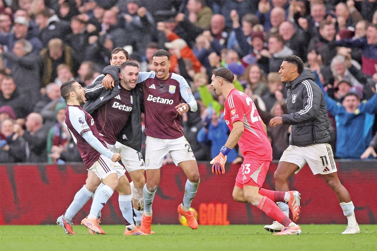 لاعبو أستون فيلا يأملون في عودة الفرح 