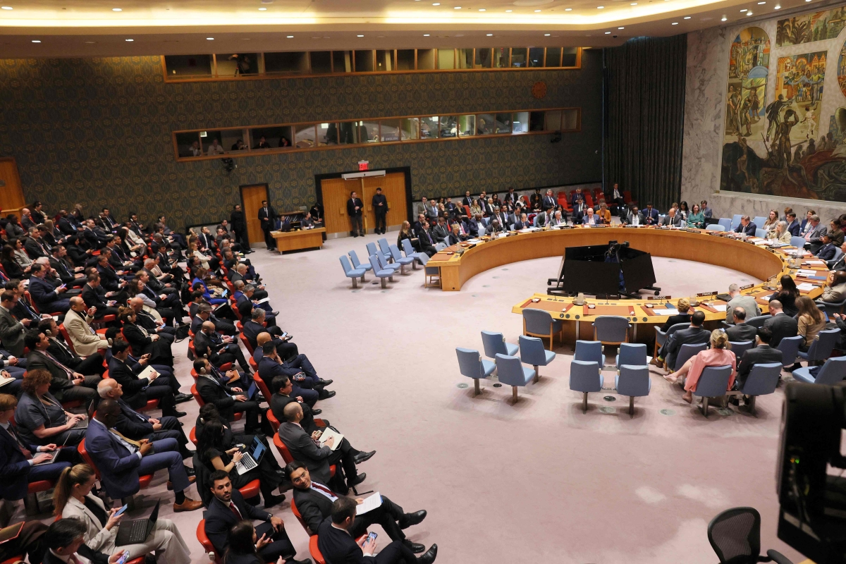  
جانب من التصويت في مجلس الأمن على إدانة هجمات إيران (أ ف ب) 
