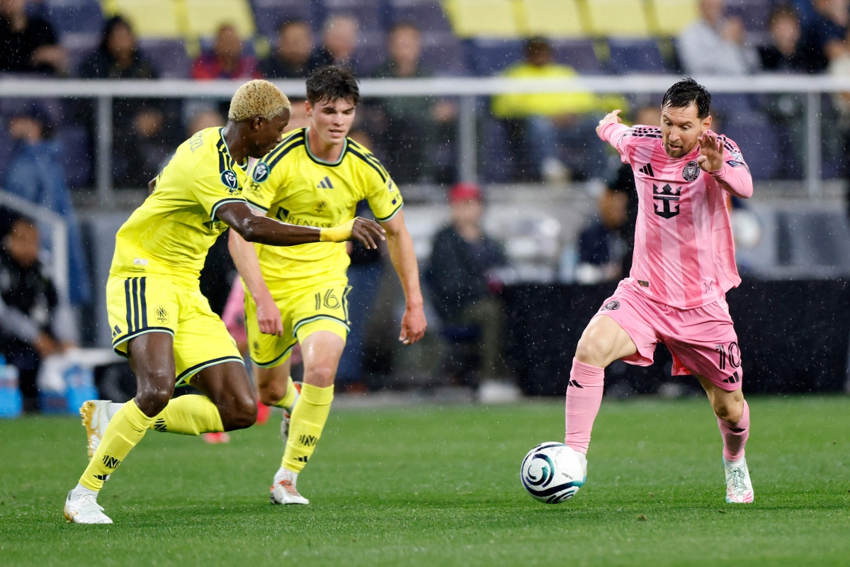  ليونيل ميسي خلال المباراة أمام ناشفيل (أ ف ب)