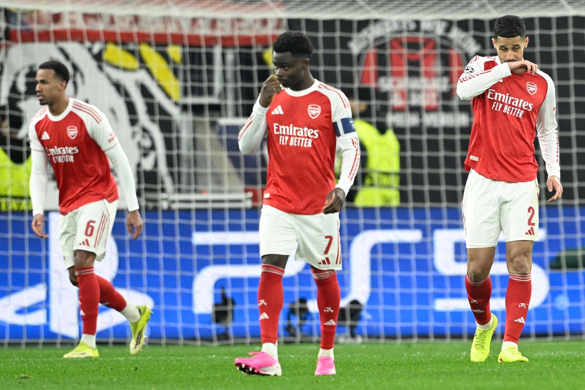 لاعبو أرسنال خلال المباراة أمام باير ليفركوزن