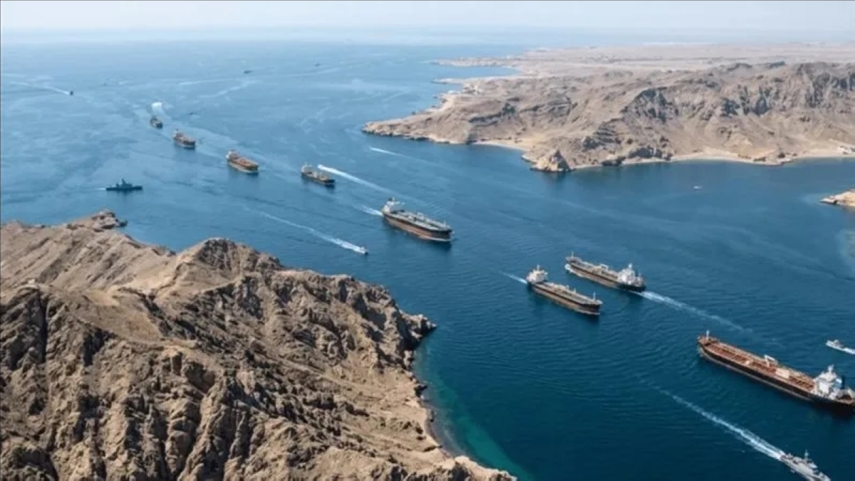 ناقلات بترول وسفن تجارية تبُحر في مضيق هرمز قبل الحرب
