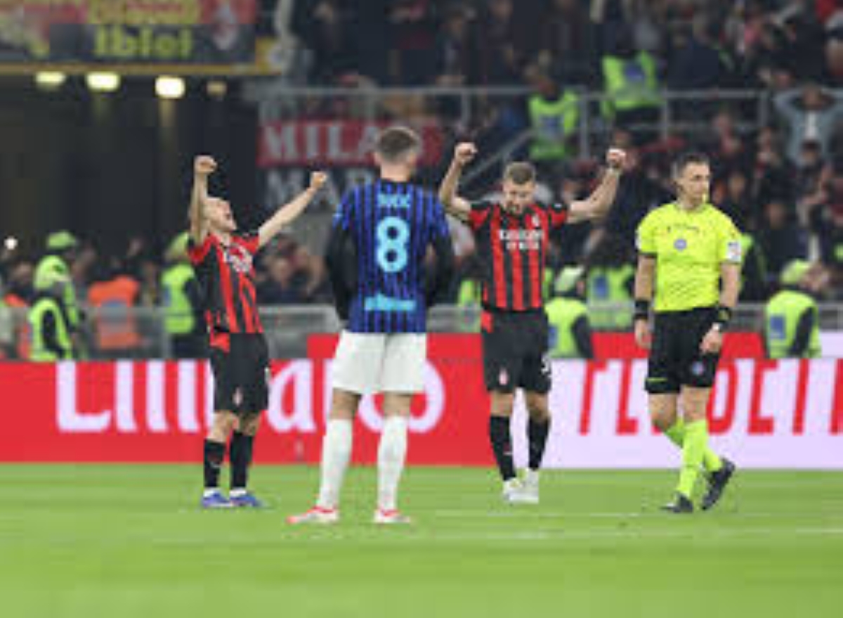 لاعبو ميلان بعد الفوز على إنتر