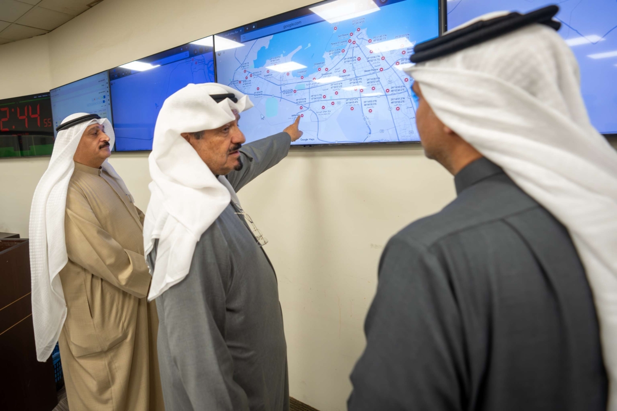 العبدالله يطلع على مخارج الطوارئ بمركز إيواء «الطوارئ الطبية»