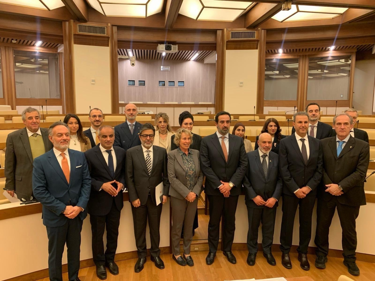 صورة تذكارية في ختام المناقشات