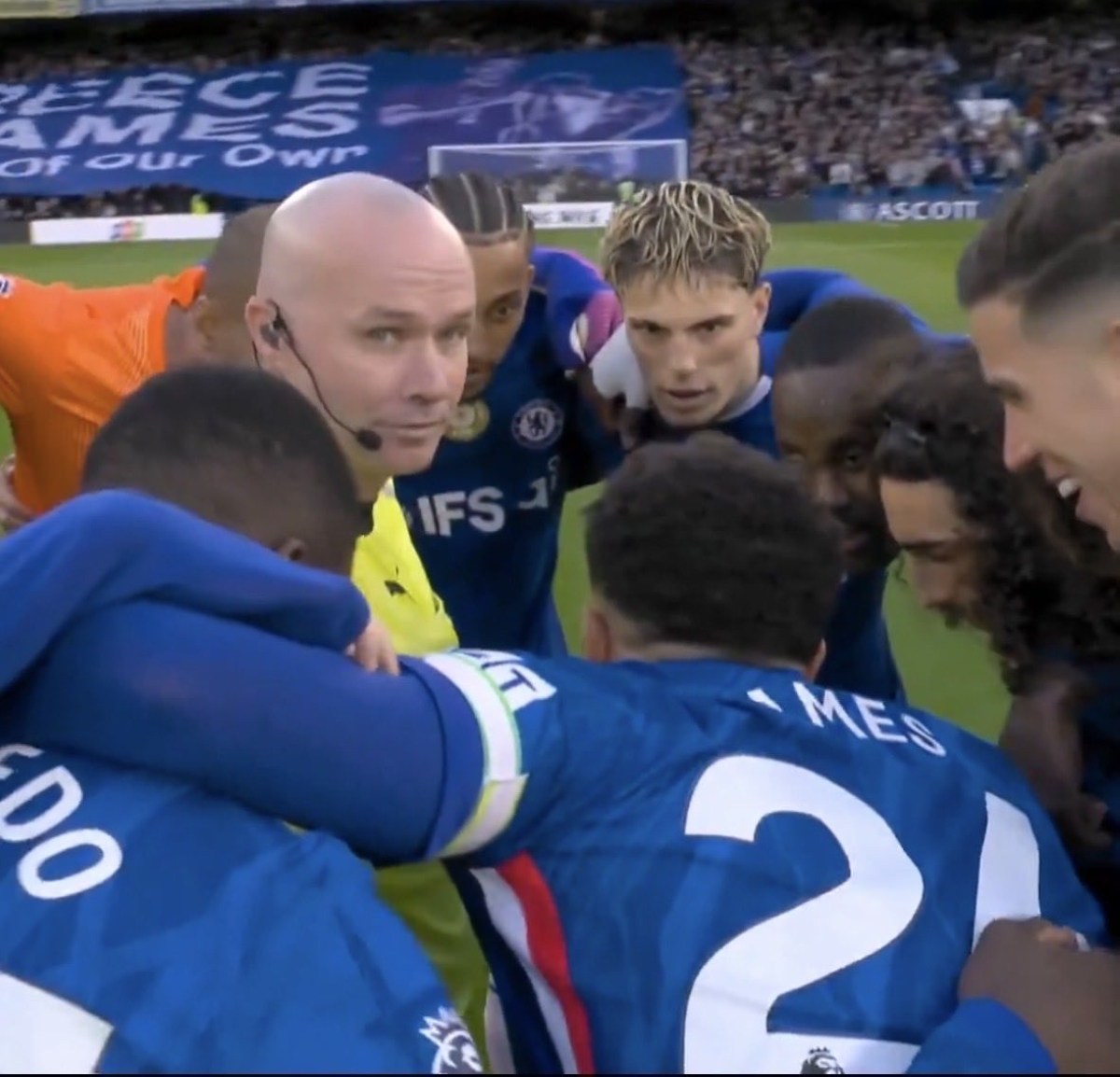 الحكم باول تيرني متوسطاً لاعبي تشلسي