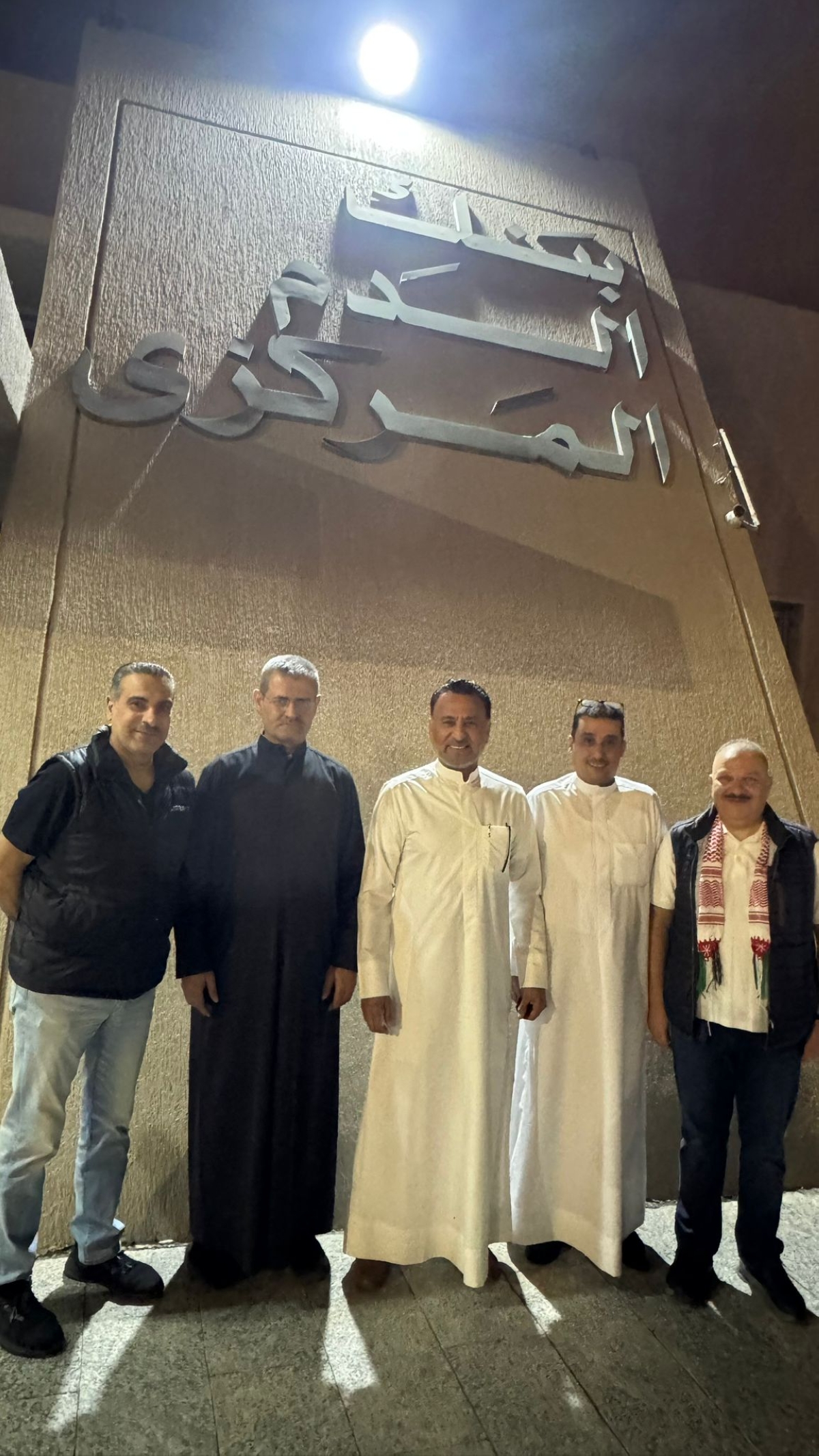 أمين عام مجلس الجالية مع أعضاء من إدارة الجالية 