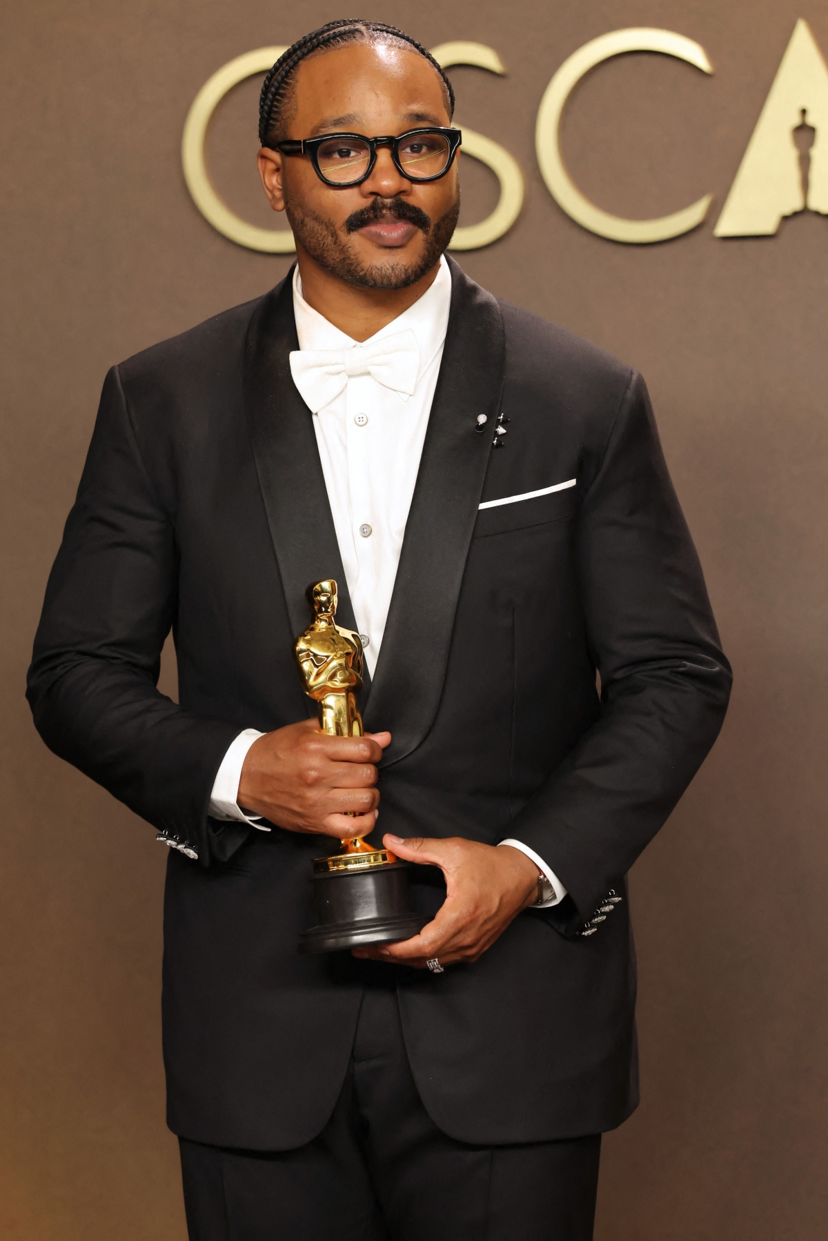 رايان كوغلر يحمل جائزة أفضل سيناريو أصلي