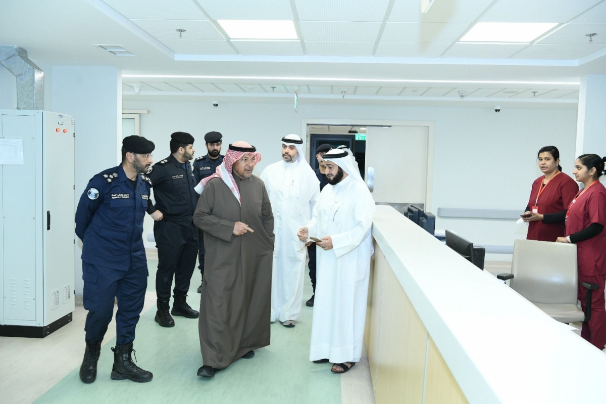 المحافظ خلال جولته بمستشفى الفروانية
