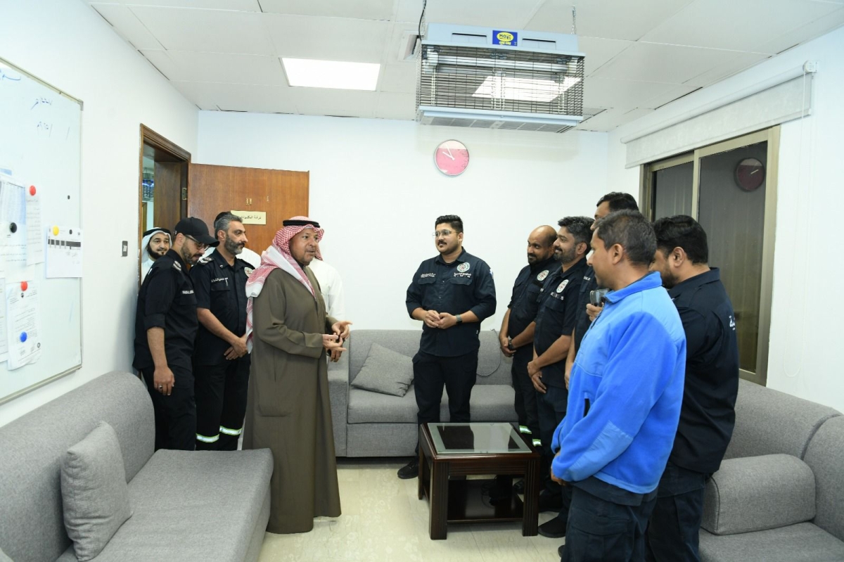 المحافظ متفقداً مركز الإسعاف