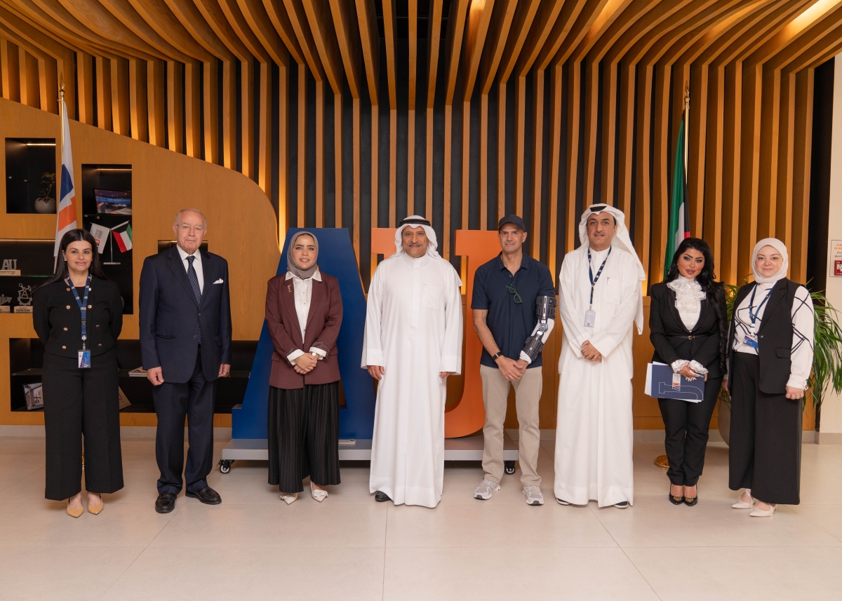 لقطة جماعية على هامش الزيارة