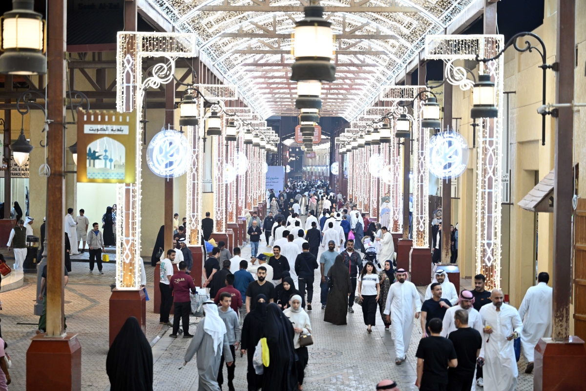 حركة كبيرة في شارع الغربللي (تصوير أسعد عبدالله)