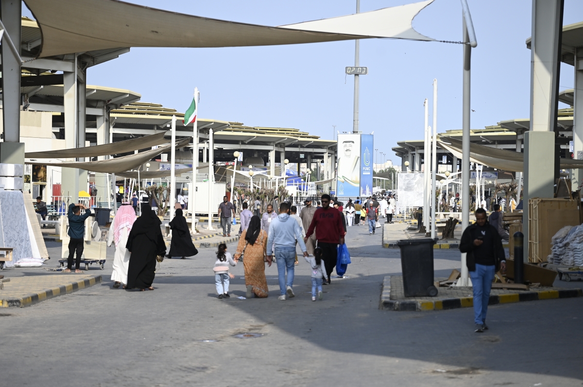 سوق الجمعة وجهة عائلية أسبوعية (تصوير سعود سالم)