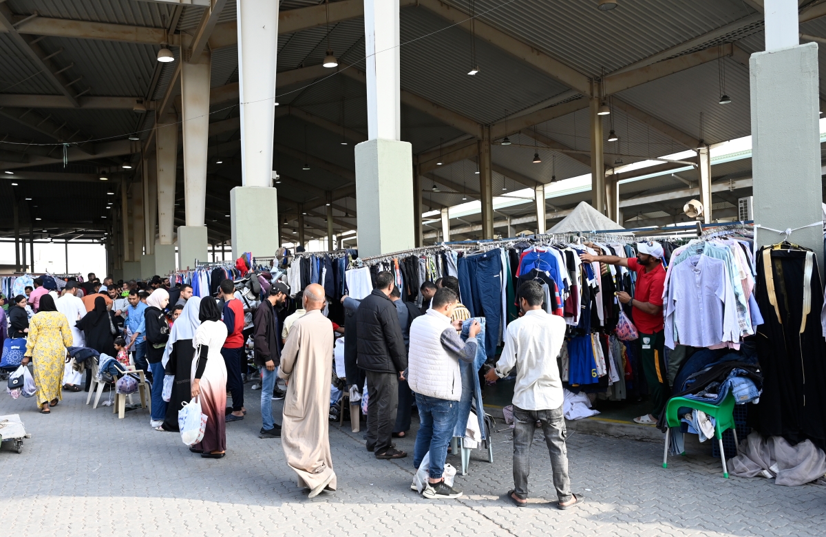 جناح الملابس في السوق