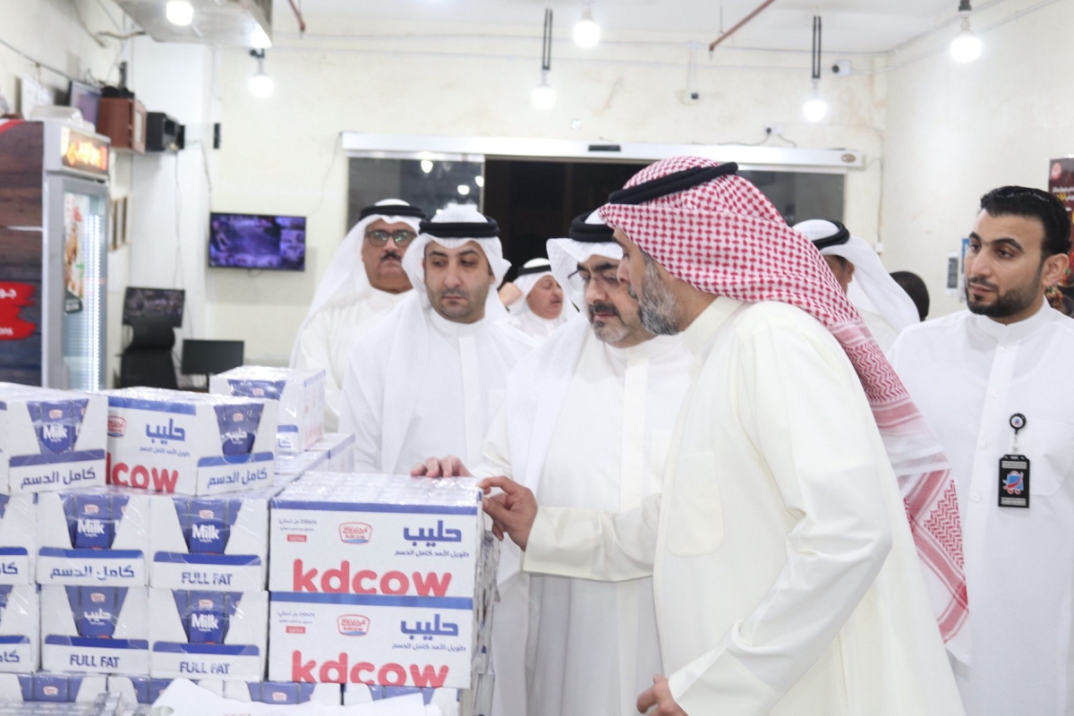 محافظ العاصمة خلال الجولة