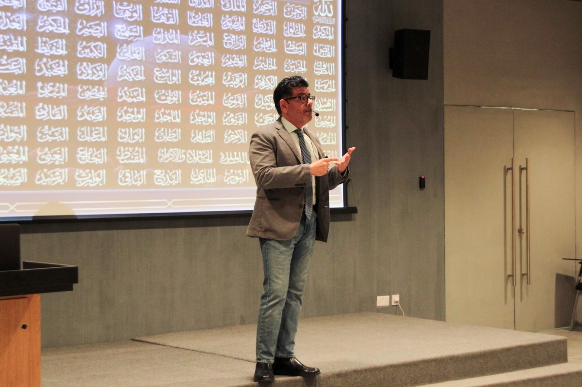 المطوع في إحدى محاضراته