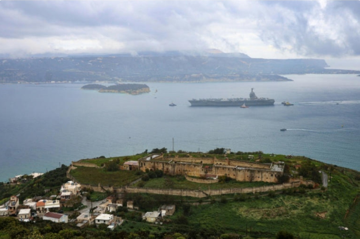 حاملة الطائرات «جيرالد فورد» في كريت (أ ف ب)