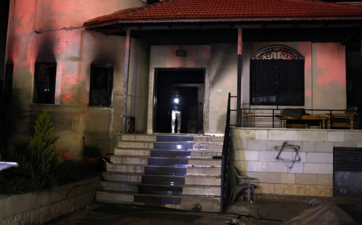 جانب من هجمات المستوطنين على منازل في الضفة