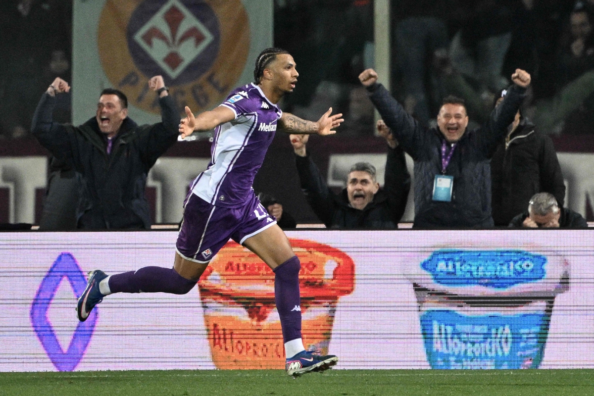  شير ندور محتفلاً بهدفه في مرمى إنتر ميلان (أ ف ب)