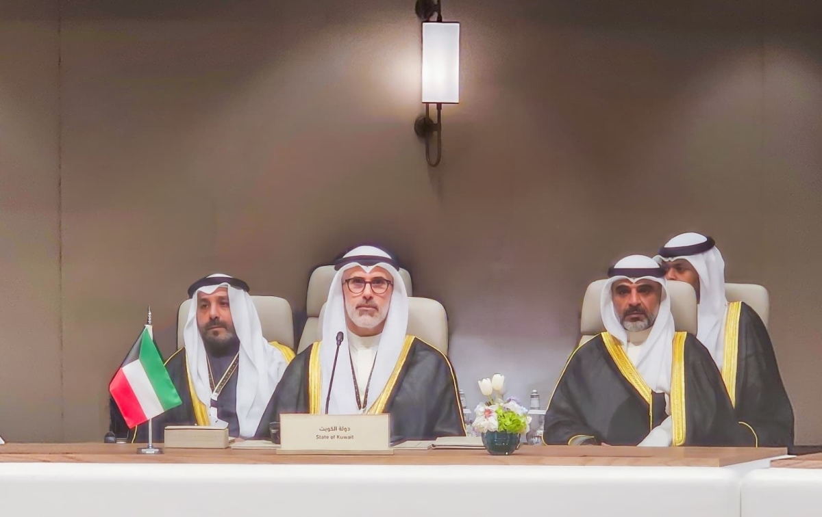 وزير الخارجية مترئساً وفد الكويت في الاجتماع التشاوري