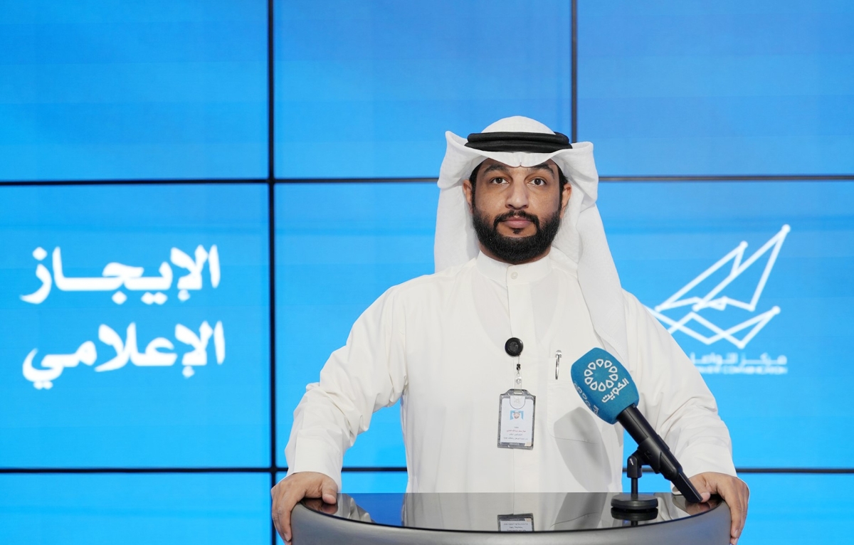 أبو الروس متحدثاً في الإيجاز الإعلامي