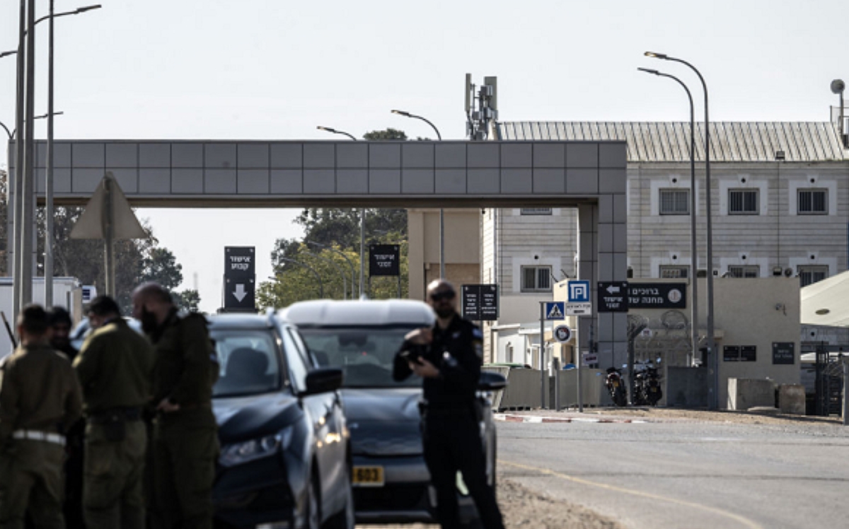 مدخل سجن قاعدة «سديه تيمان» في النقب