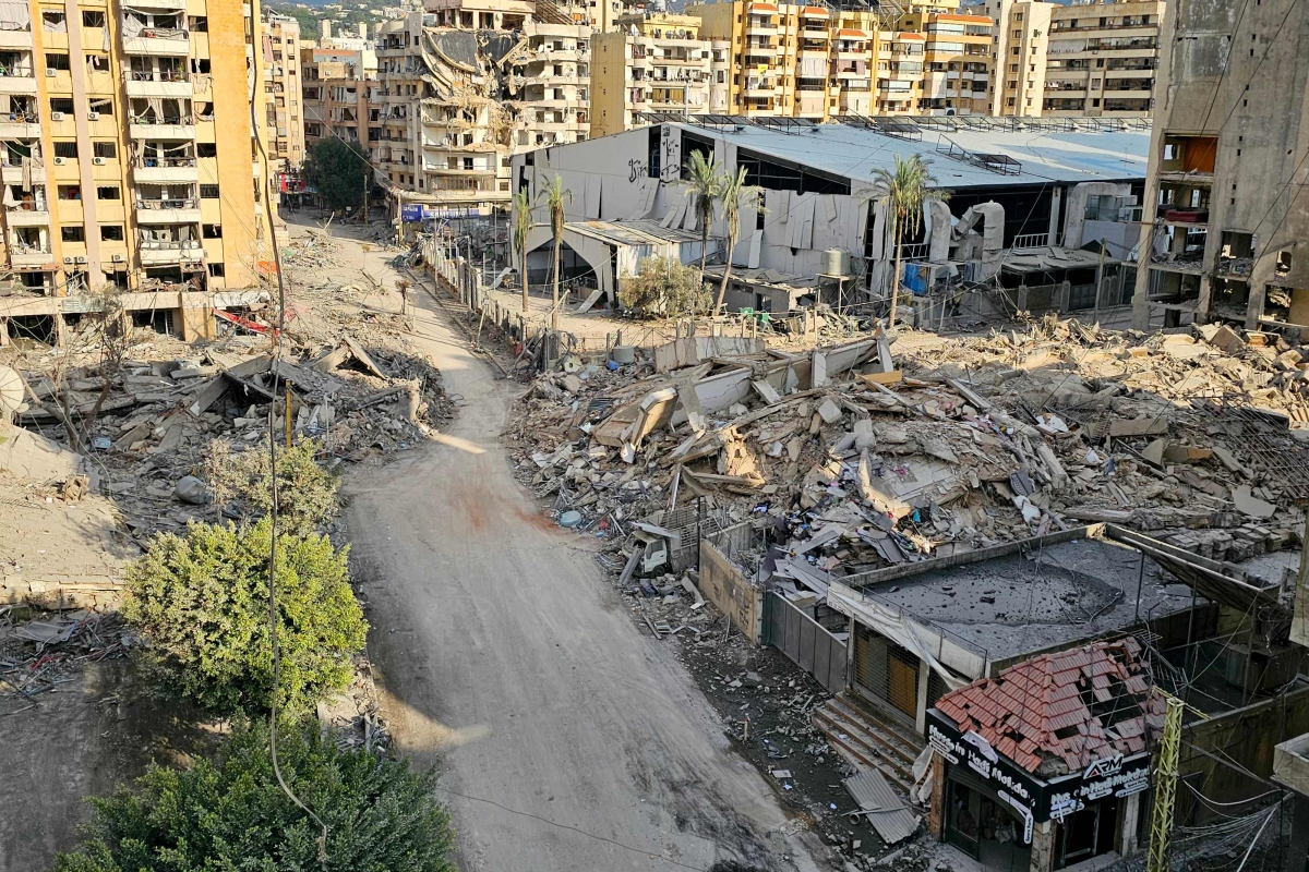 دمار أحدثته غارات إسرائيلية على الضاحية الجنوبية لبيروت (أ ف ب)