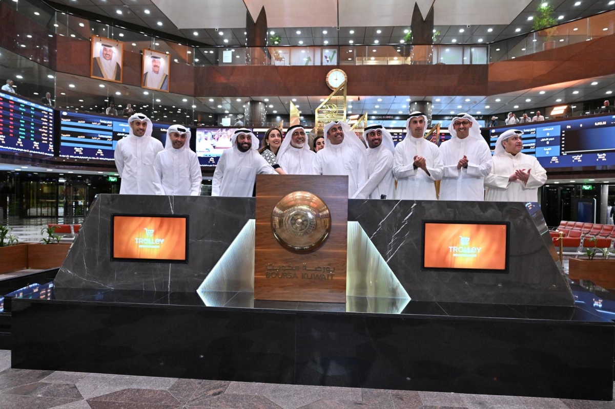 لقطة جماعية خلال إطلاق تداول سهم «ترولي» في البورصة