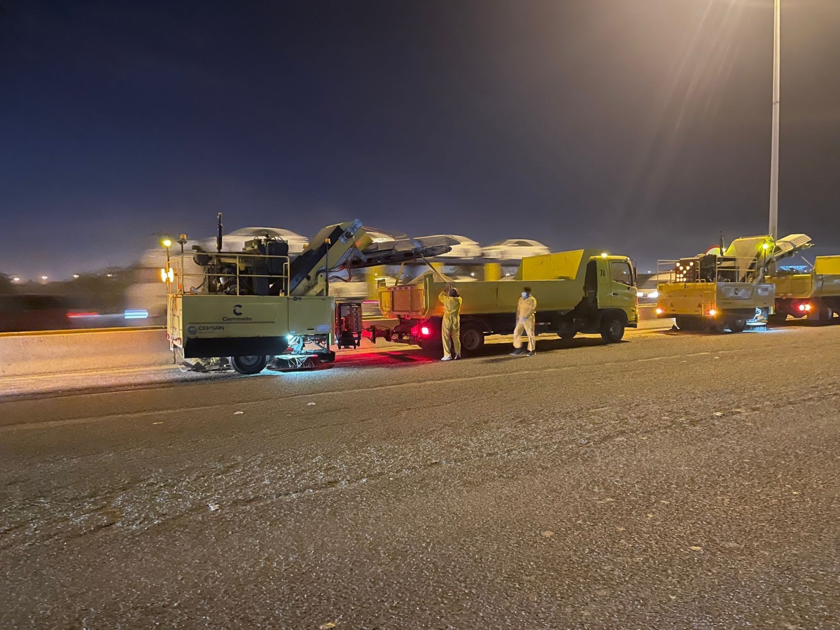 عمال وآليات النظافة... عمل بلا توقف