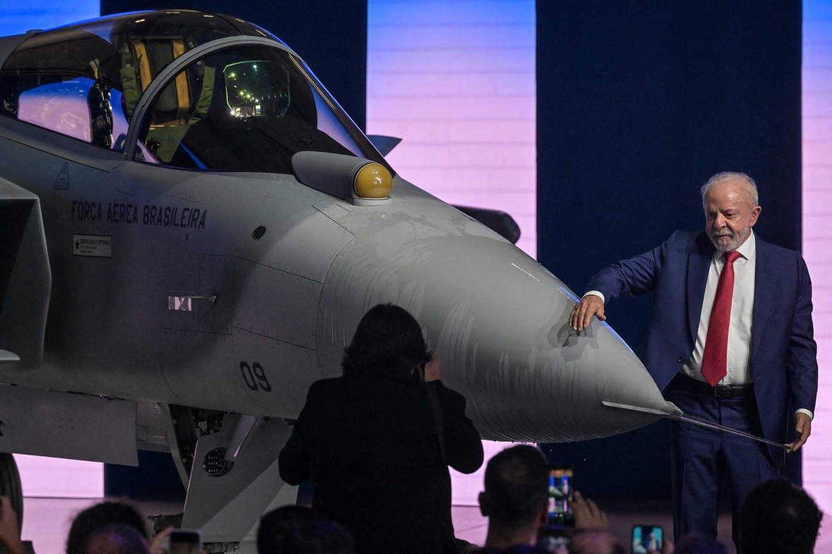 الرئيس البرازيلي خلال الكشف عن المقاتلة