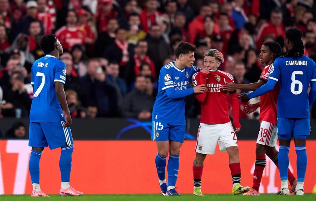 من مباراة بنفيكا وريال مدريد