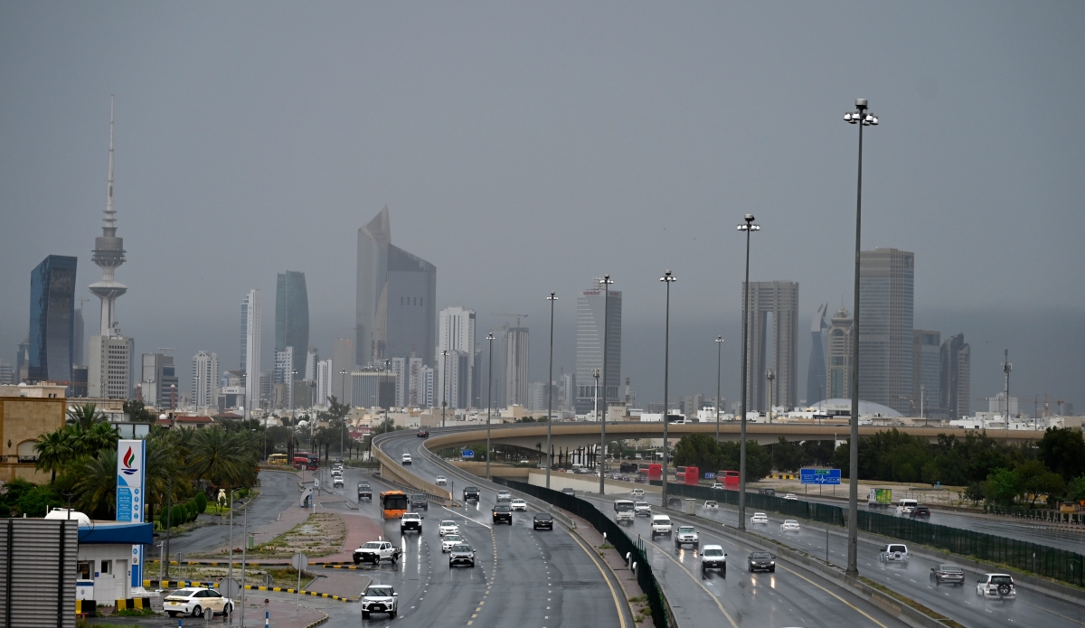 طقس المطر خيّم على أجواء الكويت (تصوير نايف العقلة)