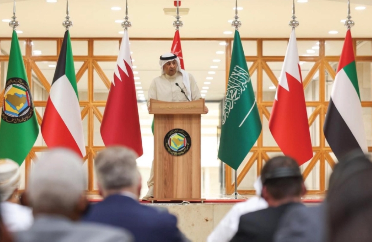 البديوي متحدثاً خلال مؤتمر صحافي في الرياض