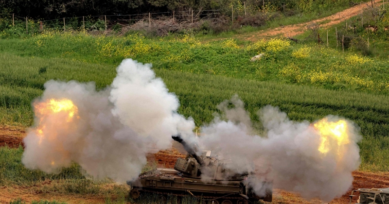 بيروت على قرارها بطرد السفير الإيراني... ووزراء الثنائي يقاطعون جلسة الحكومة